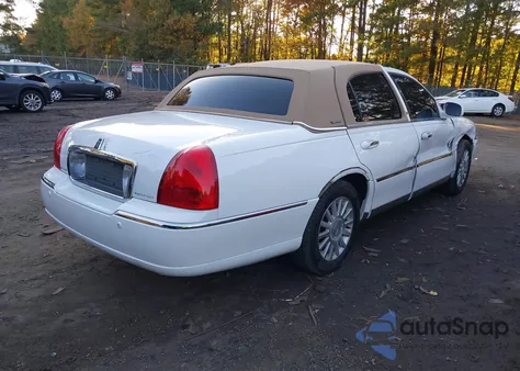 2004 Lincoln Town Car Signature from USA, damaged, VIN 1LNHM81W34Y679984